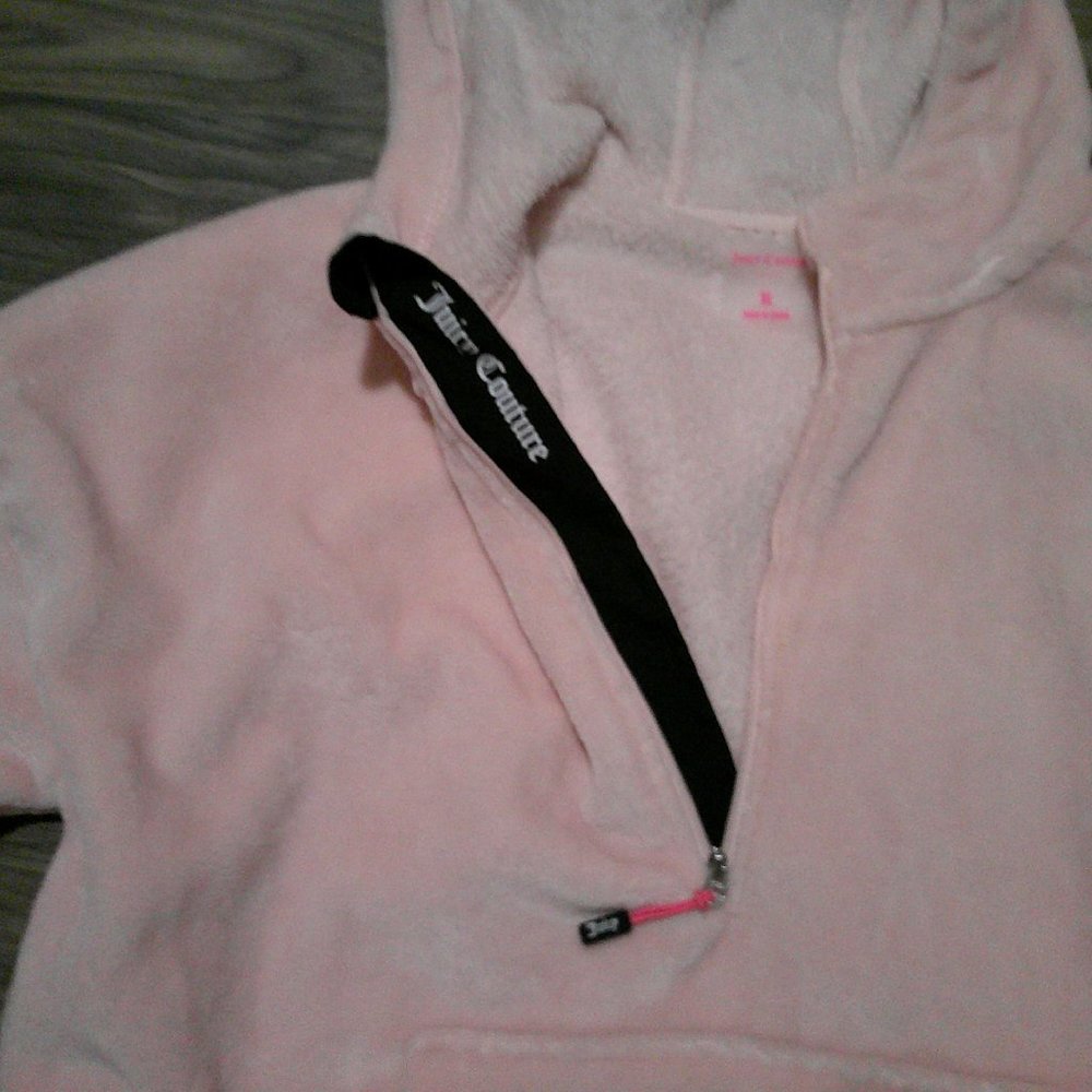 Juicy Couture Pullover Soft+Fluffy Cozy 13.5" instream x 21" width x 22" length